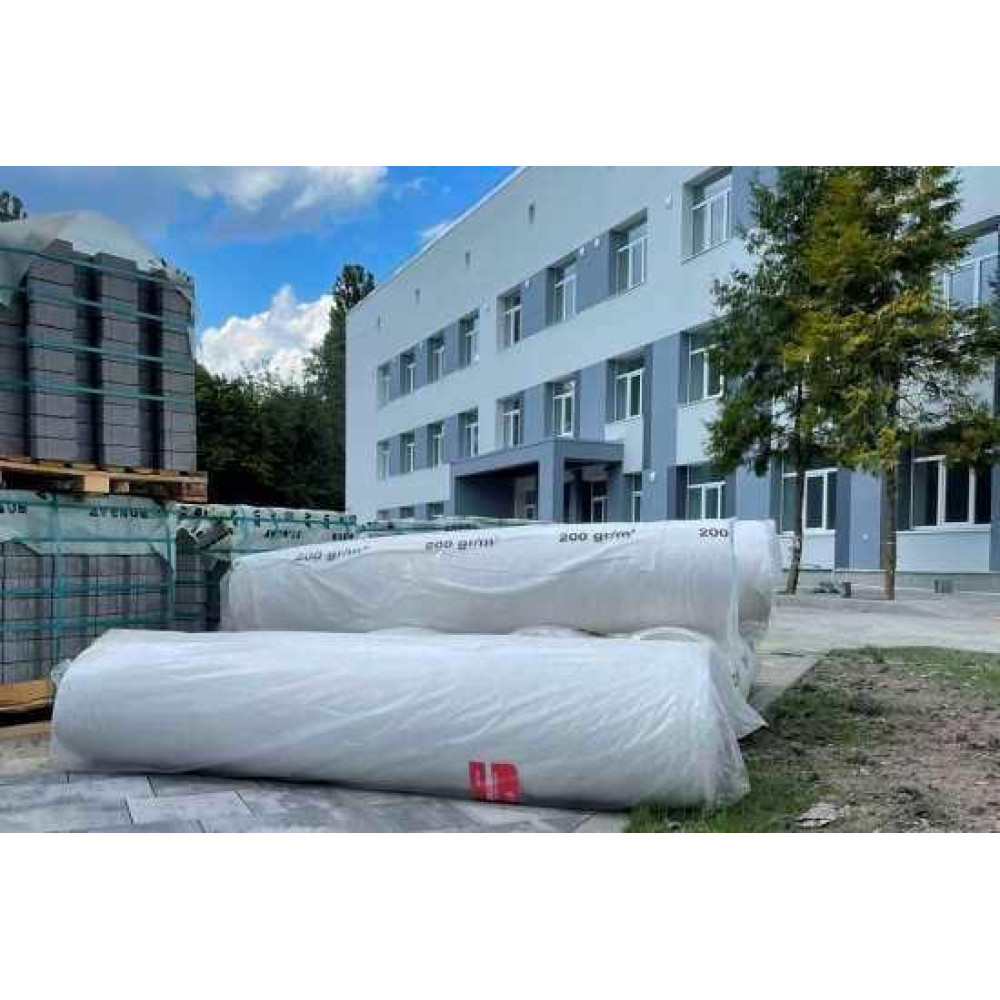 Геотекстиль голкопробивний, щільністю 300 гр./м2 для утеплення винограду, укріплення схилів, захисту фундаменту, тимчасових доріг Геотекстиль голкопробивний, щільністю 300 гр./м2 для утеплення винограду, укріплення схилів, захисту фундаменту, тимчасових доріг