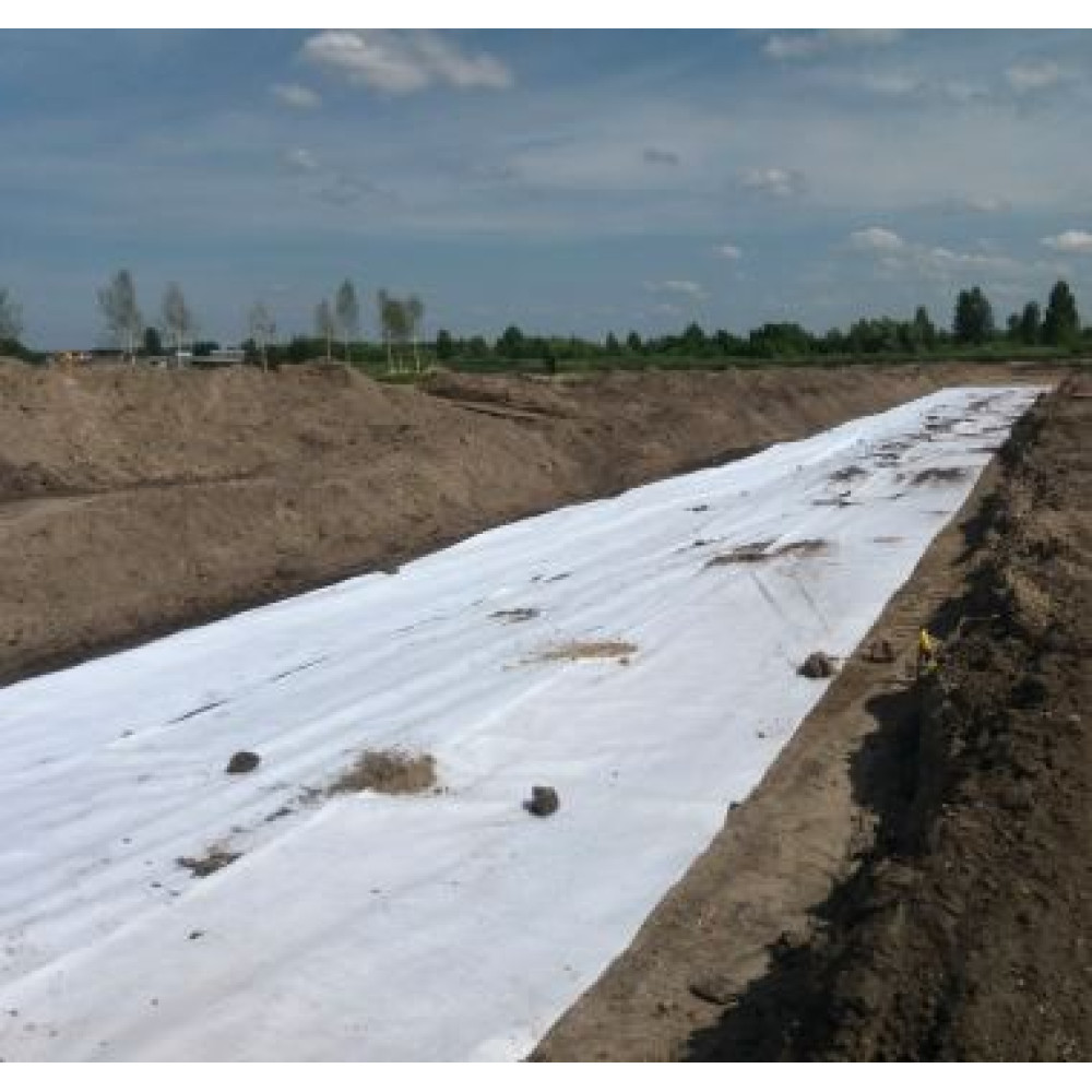 Геотекстиль голкопробивний, щільністю 300 гр./м2 для утеплення винограду, укріплення схилів, захисту фундаменту, тимчасових доріг Геотекстиль голкопробивний, щільністю 300 гр./м2 для утеплення винограду, укріплення схилів, захисту фундаменту, тимчасових доріг