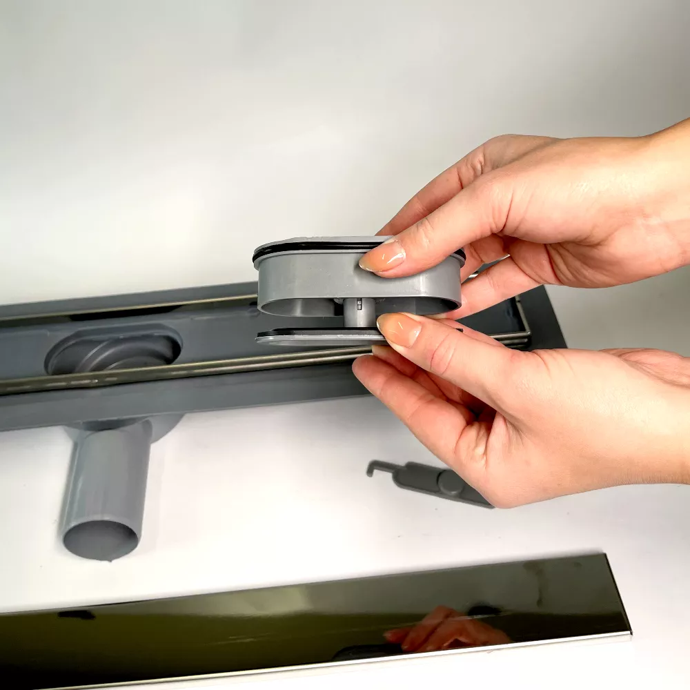 Сливной трап для душа с поворотным сифоном 360, решетка "ПОД ПЛИТКУ" 60 см, нержавеющая кромка Сливной трап для душа с поворотным сифоном 360, решетка "ПОД ПЛИТКУ" 60 см, нержавеющая кромка