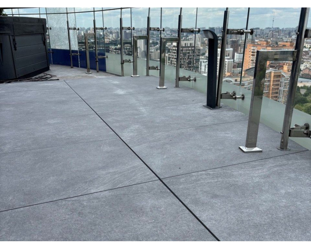 Installation of terrace supports in Pechersk