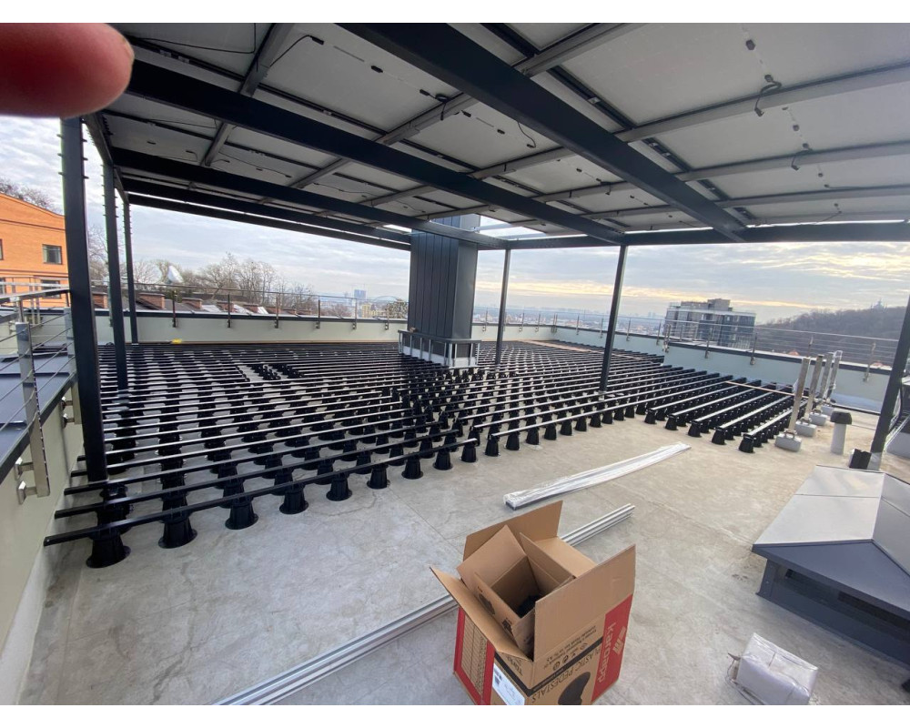 Installation of a terrace on the roof of a clubhouse on adjustable supports, Kyiv