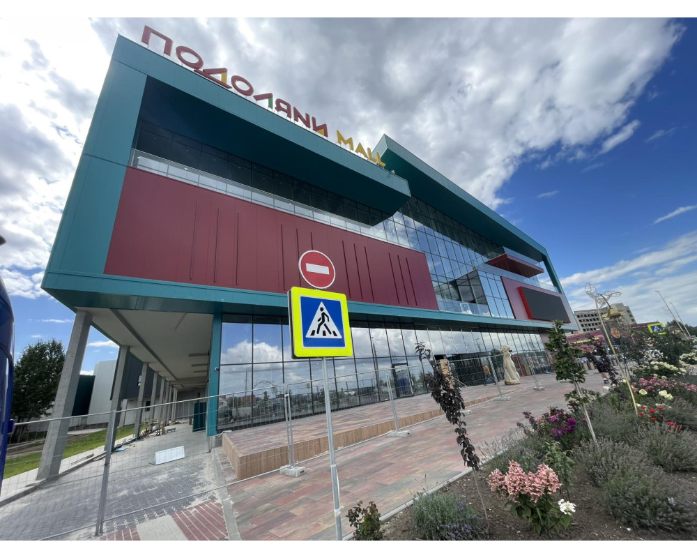 Supply of adjustable supports for arranging five terraces in the new shopping and entertainment center "Podolyany" in Ternopil