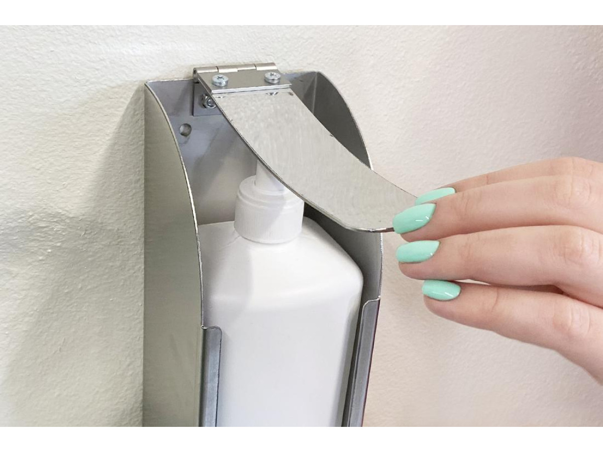 Дозаторы для жидкого мыла и антисептика: какие бывают