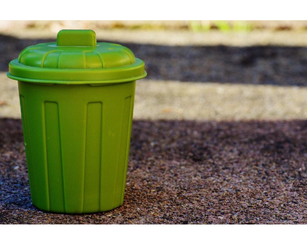 Пластиковые мусорные баки: виды, область применения