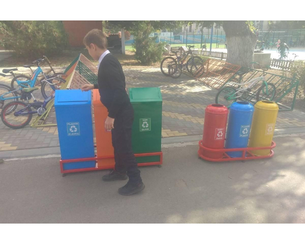 Контейнеры для сортировки мусора