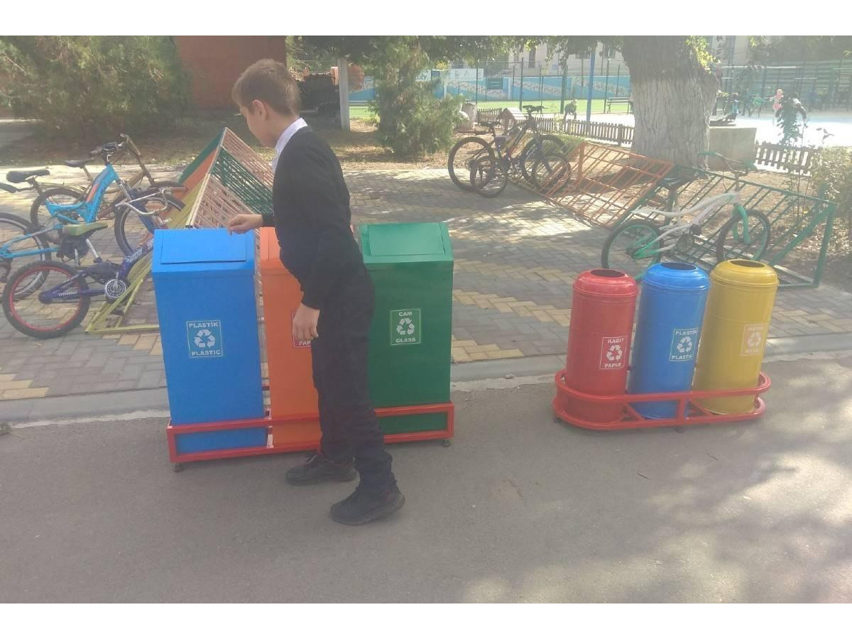 Контейнеры для сортировки мусора