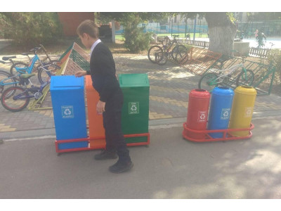 Контейнеры для сортировки мусора