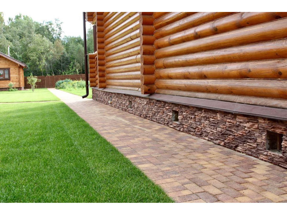 Зачем нужен геотекстиль в отмостке дома?