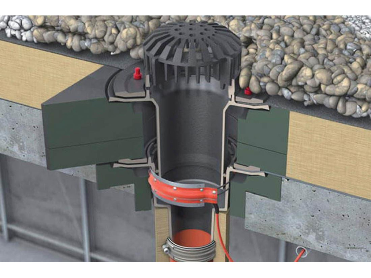 Монтаж кровельных воронок