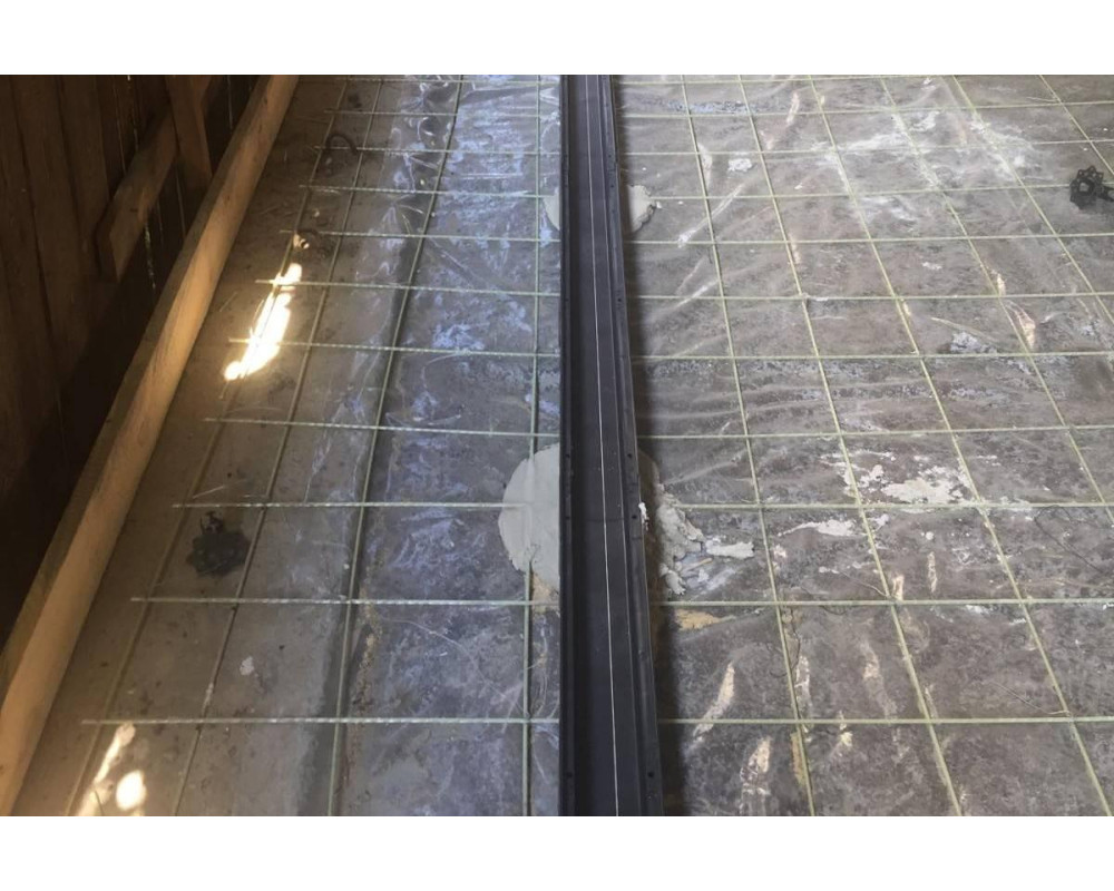 Водоотводные лотки в паркинге