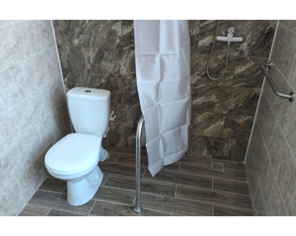 Поручни из нержавеющей стали в ванной комнате