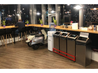 Контейнери для сортування сміття, ТРЦ 