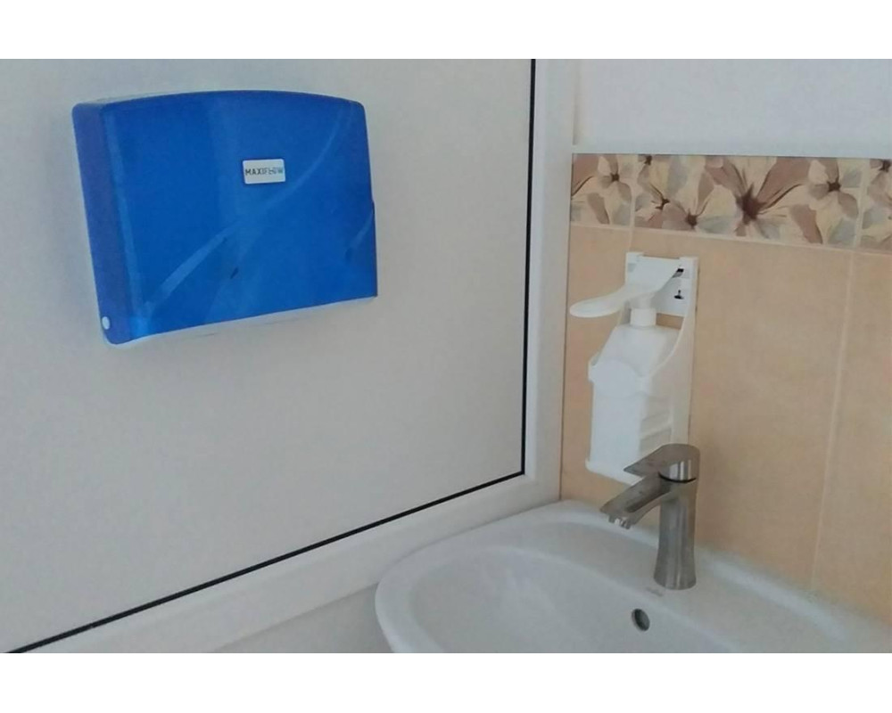 Диспенсери для рушників і антисептика