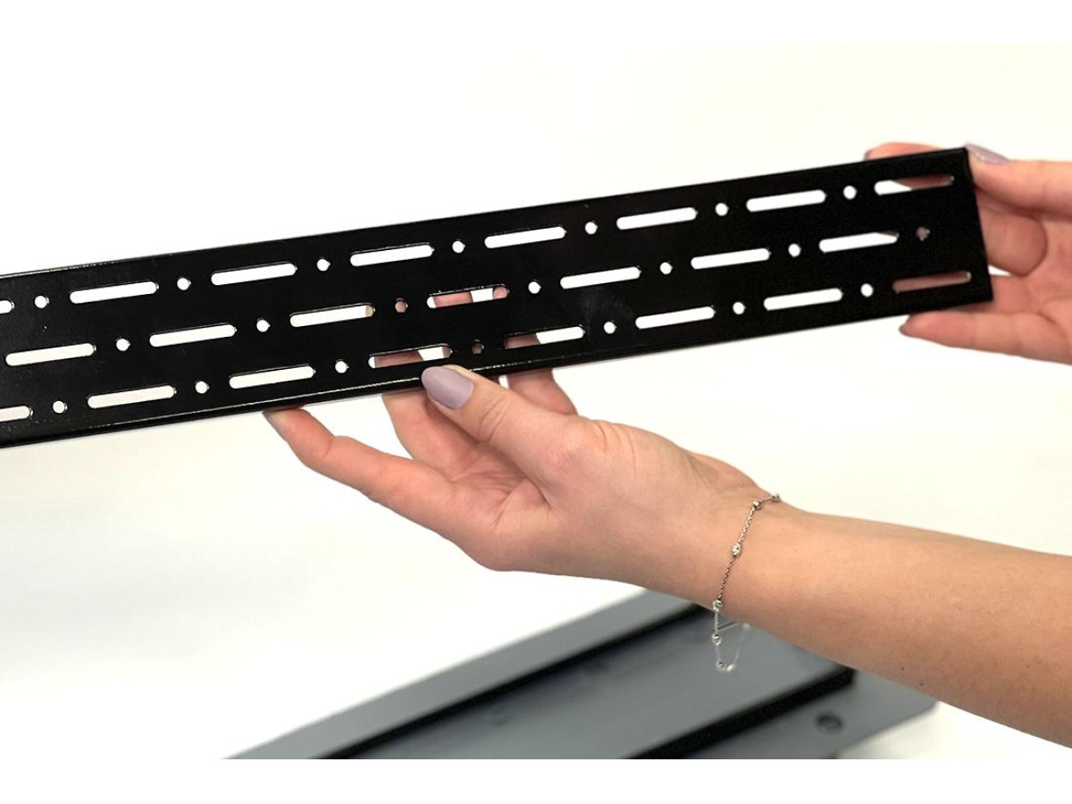 Стильний душовий трап чорного кольору