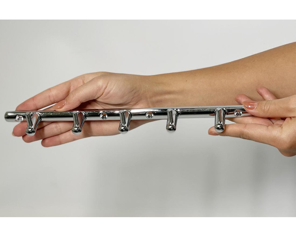 На какой высоте вешать крючки в ванной комнате