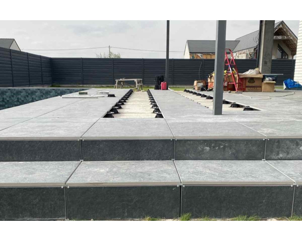 Поставка регулируемых опор под керамогранит для временного использования в селе Лебедевка, Киевской области