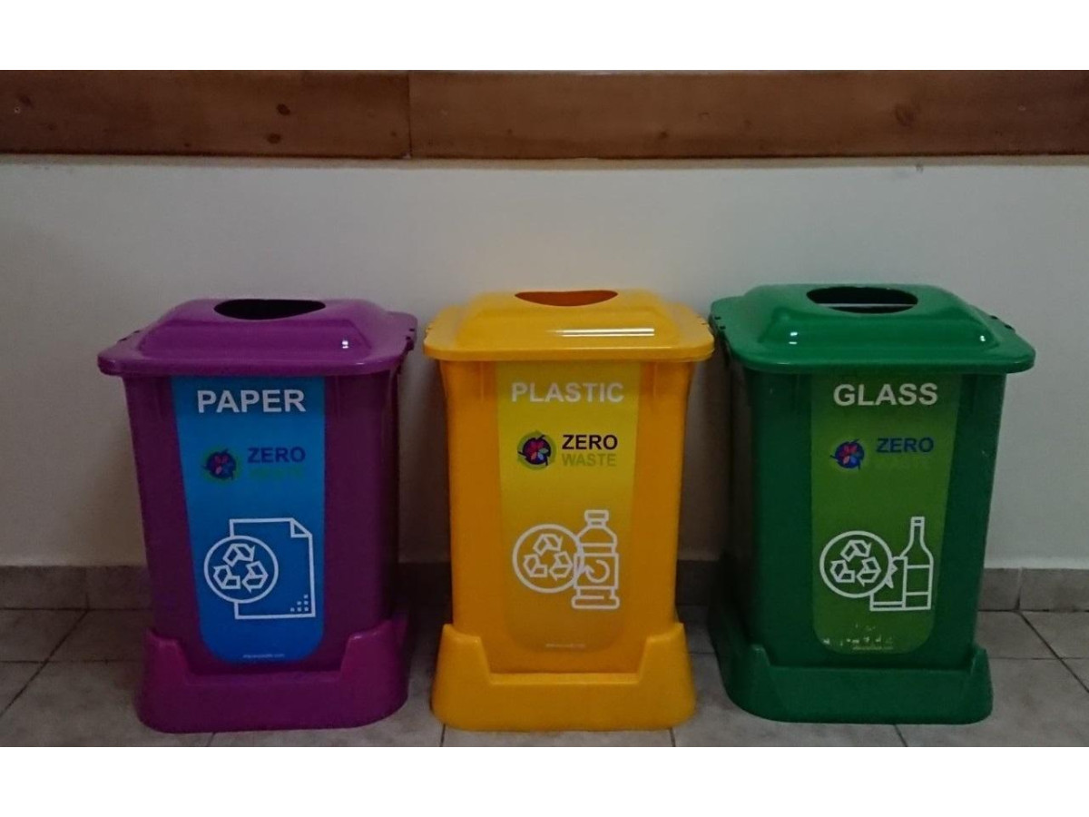 Контейнери для сортування сміття для лікарні в м. Чемерівці