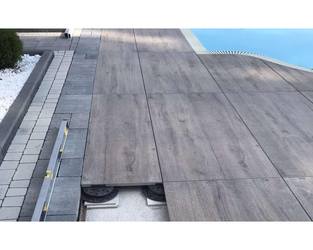 Регулируемые опоры в зоне бассейна в г. Виноградов