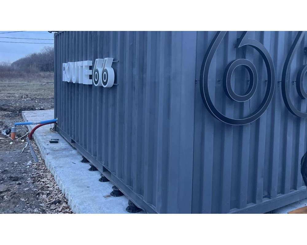 Нестандартное применение регулируемых опор для обустройства уличного фудкорта