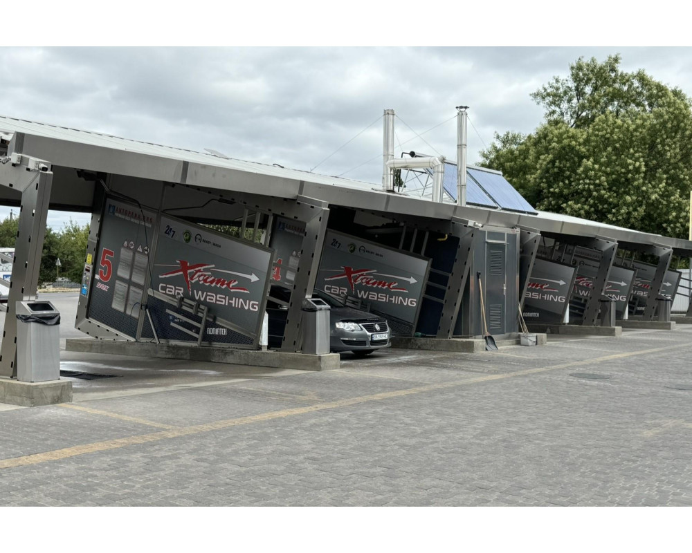 Установка мусорных баков из нержавеющей стали на автомойку