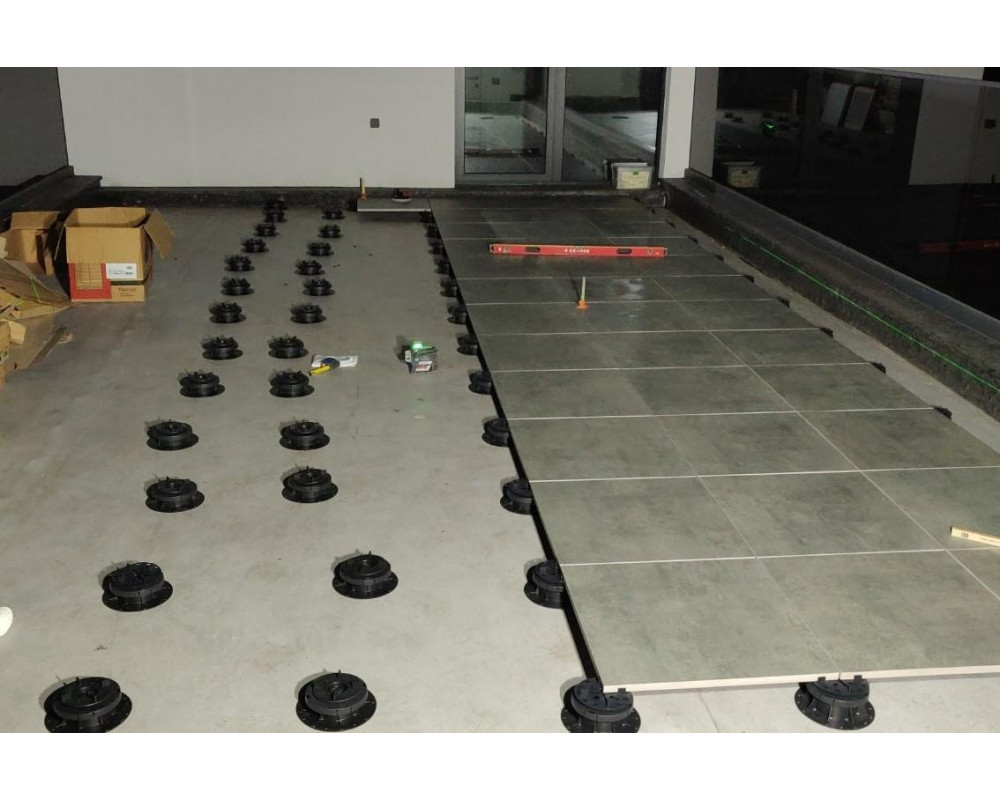 Терраса на кровле на регулируемых опорах в г. Киев